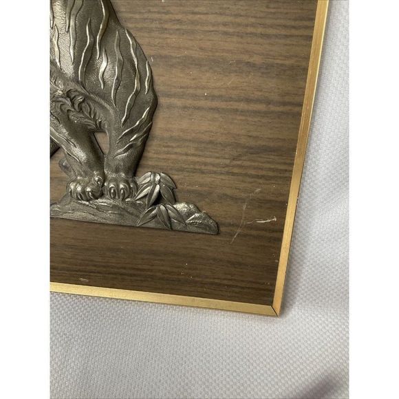 VINTAGE Pewter 3D Mounted Gold Tone Tiger on a fra - Picture 3 of 10